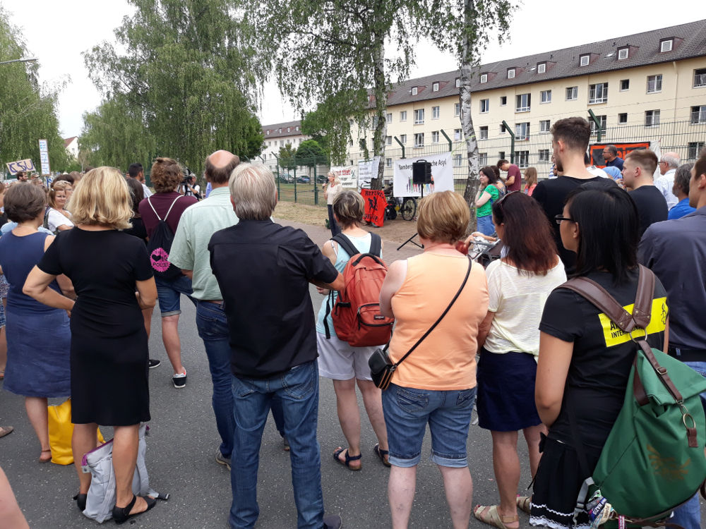 Die Organisatoren der Bamberger Mahnwache Asyl protestierten mit mehreren Redebeiträgen gegen die AnkER-Zentren.